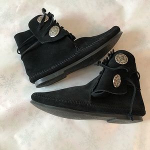 NWB Moccasins Suede Leather Ankle Boots, two button Size 9.5 Women’s